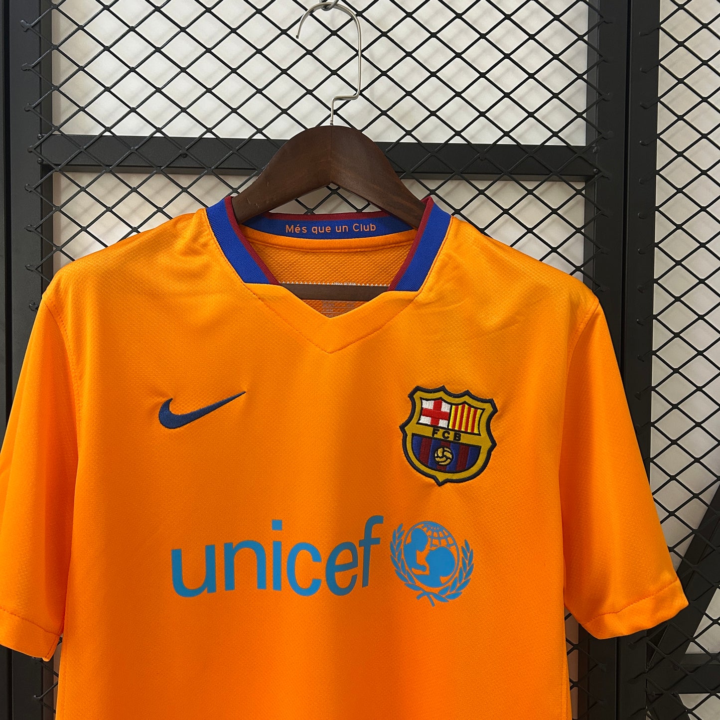 CAMISETA BARCELONA 2006/07 RETRO VISITA HOMBRE (VERSIÓN FAN)