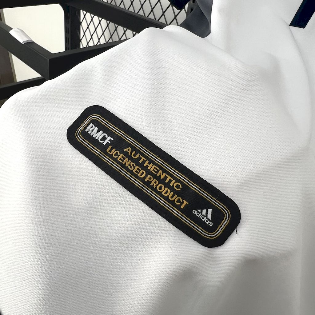 CAMISETA REAL MADRID 2000/01 RETRO LOCAL HOMBRE (VERSIÓN FAN)