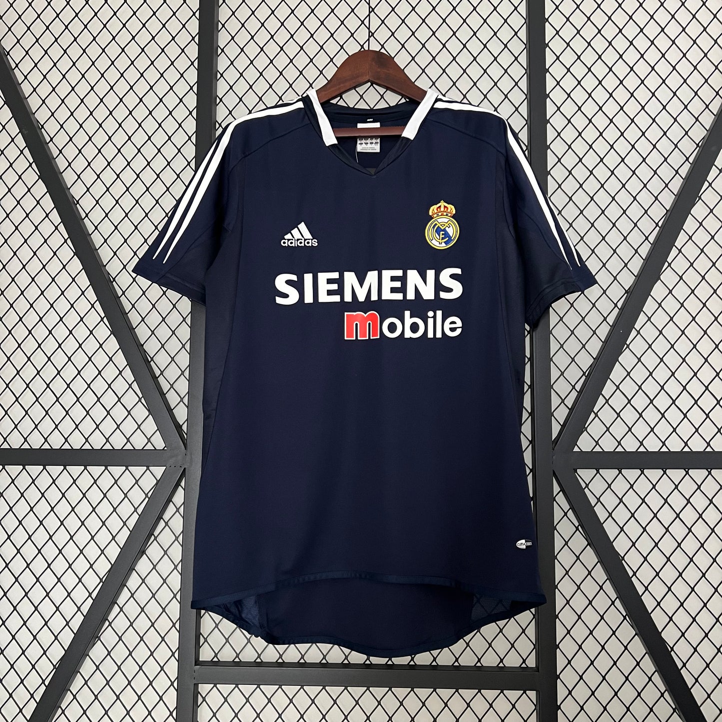 CAMISETA REAL MADRID 2004/05 RETRO VISITA HOMBRE (VERSIÓN FAN)