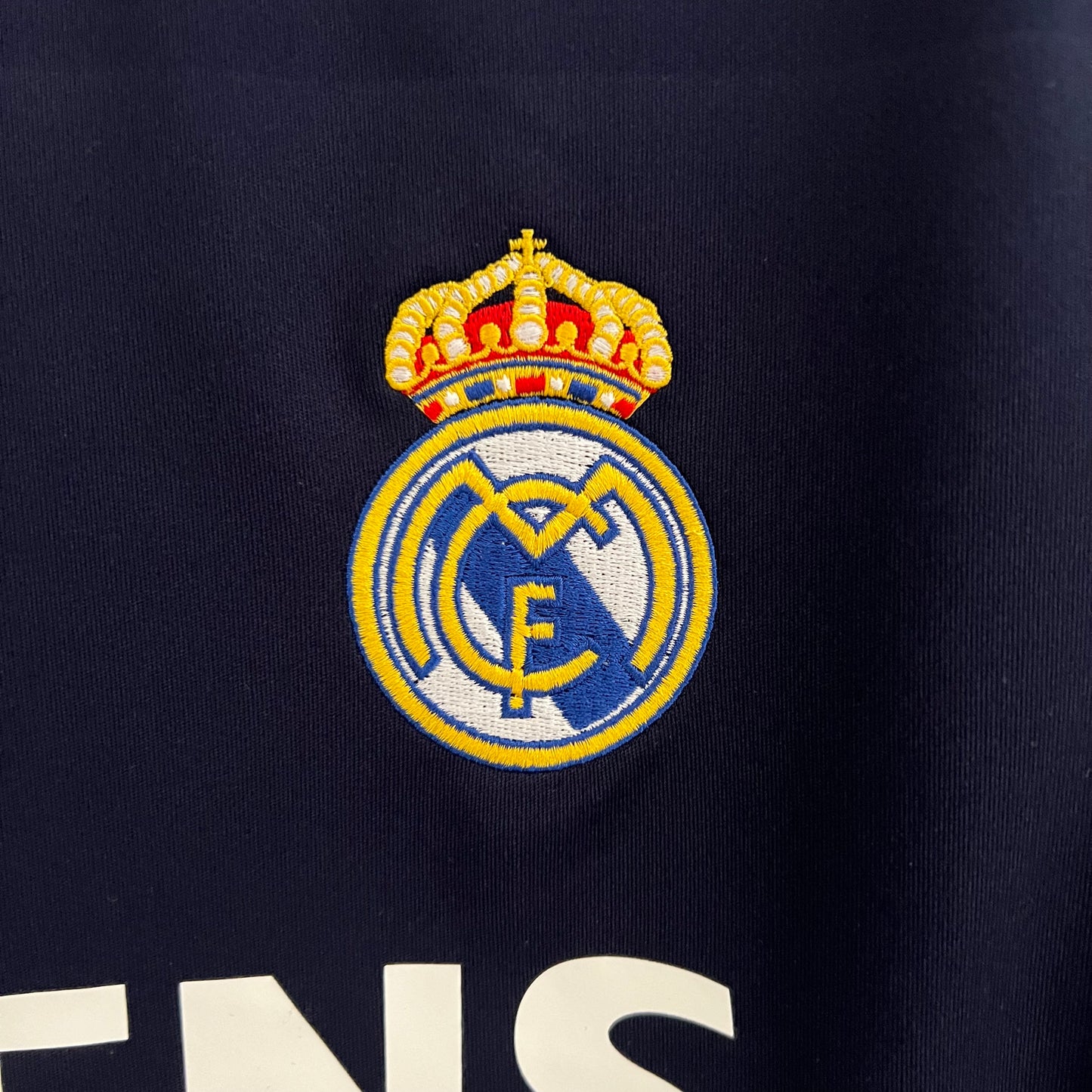 CAMISETA REAL MADRID 2004/05 RETRO VISITA HOMBRE (VERSIÓN FAN)