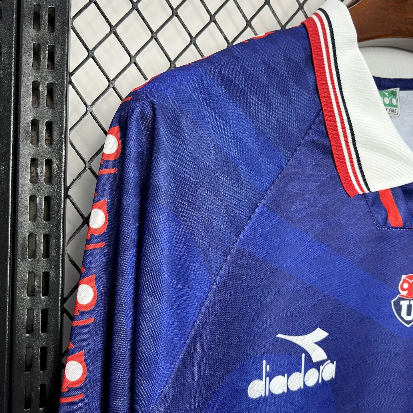 CAMISETA UNIVERSIDAD DE CHILE 1996 RETRO LOCAL HOMBRE (VERSIÓN FAN)