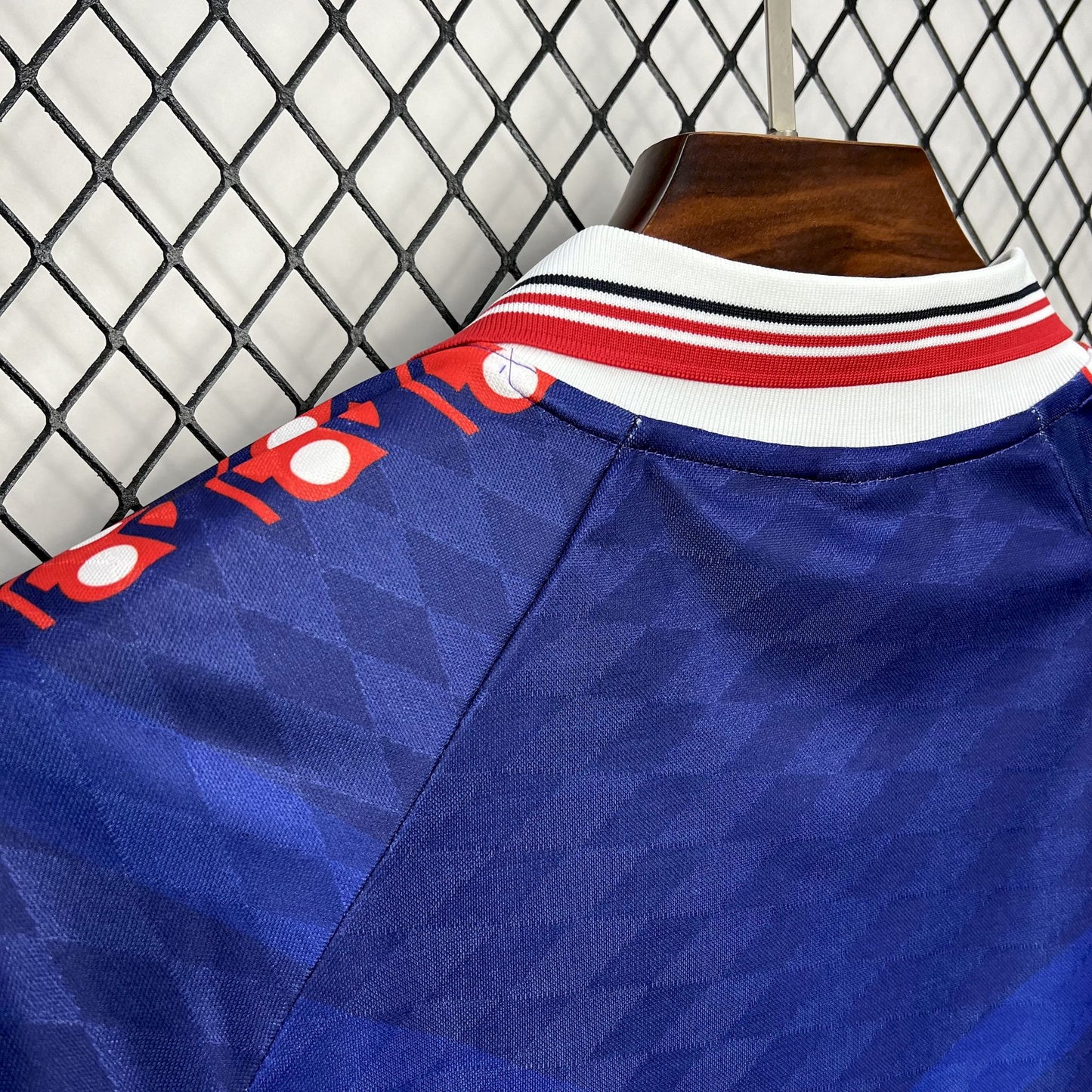 CAMISETA UNIVERSIDAD DE CHILE 1996 RETRO LOCAL HOMBRE (VERSIÓN FAN)