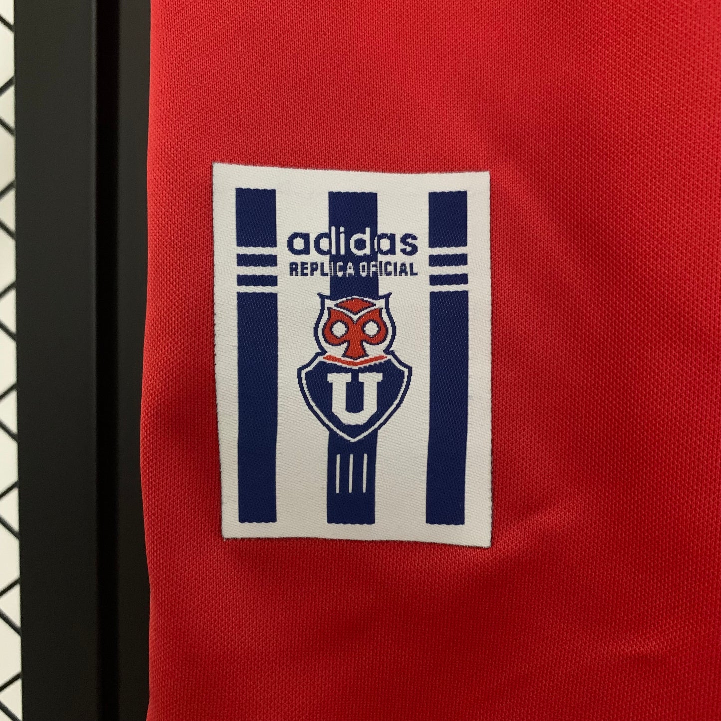 CAMISETA UNIVERSIDAD DE CHILE 2001/02 RETRO VISITA HOMBRE (VERSIÓN FAN)