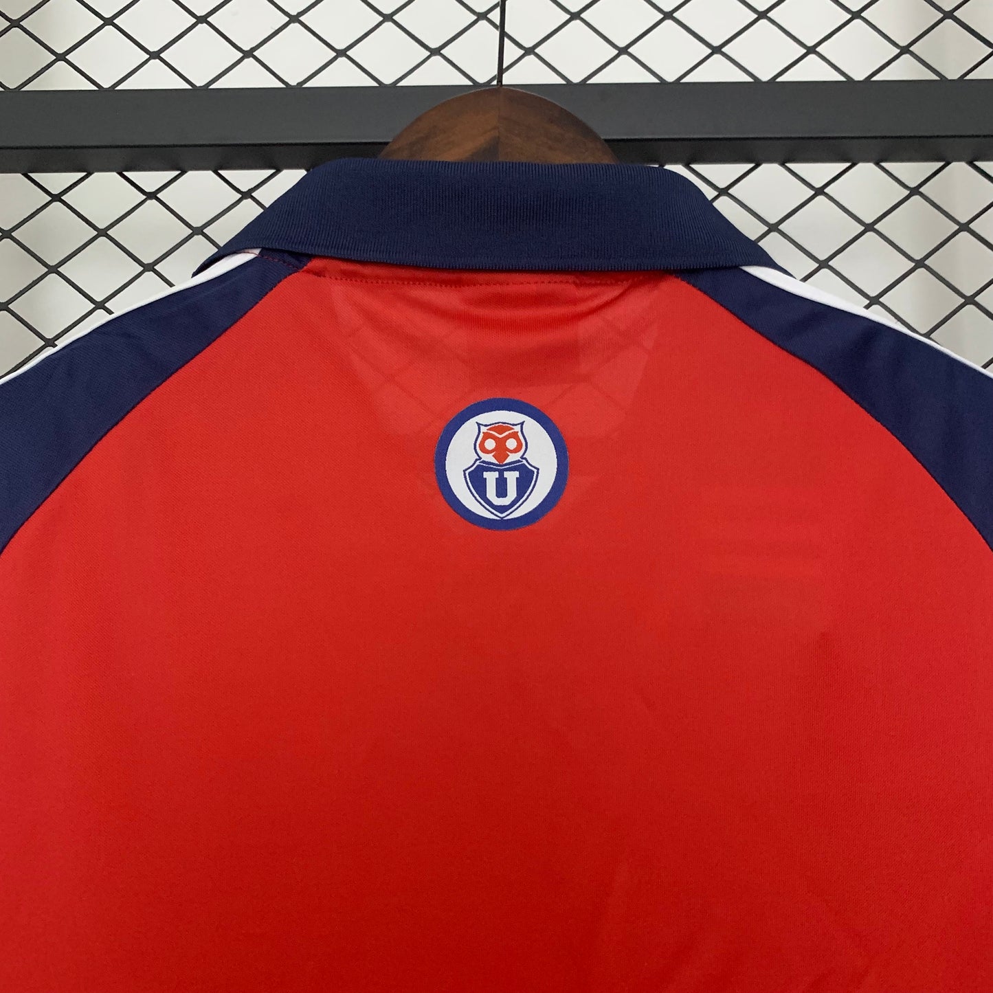 CAMISETA UNIVERSIDAD DE CHILE 2001/02 RETRO VISITA HOMBRE (VERSIÓN FAN)