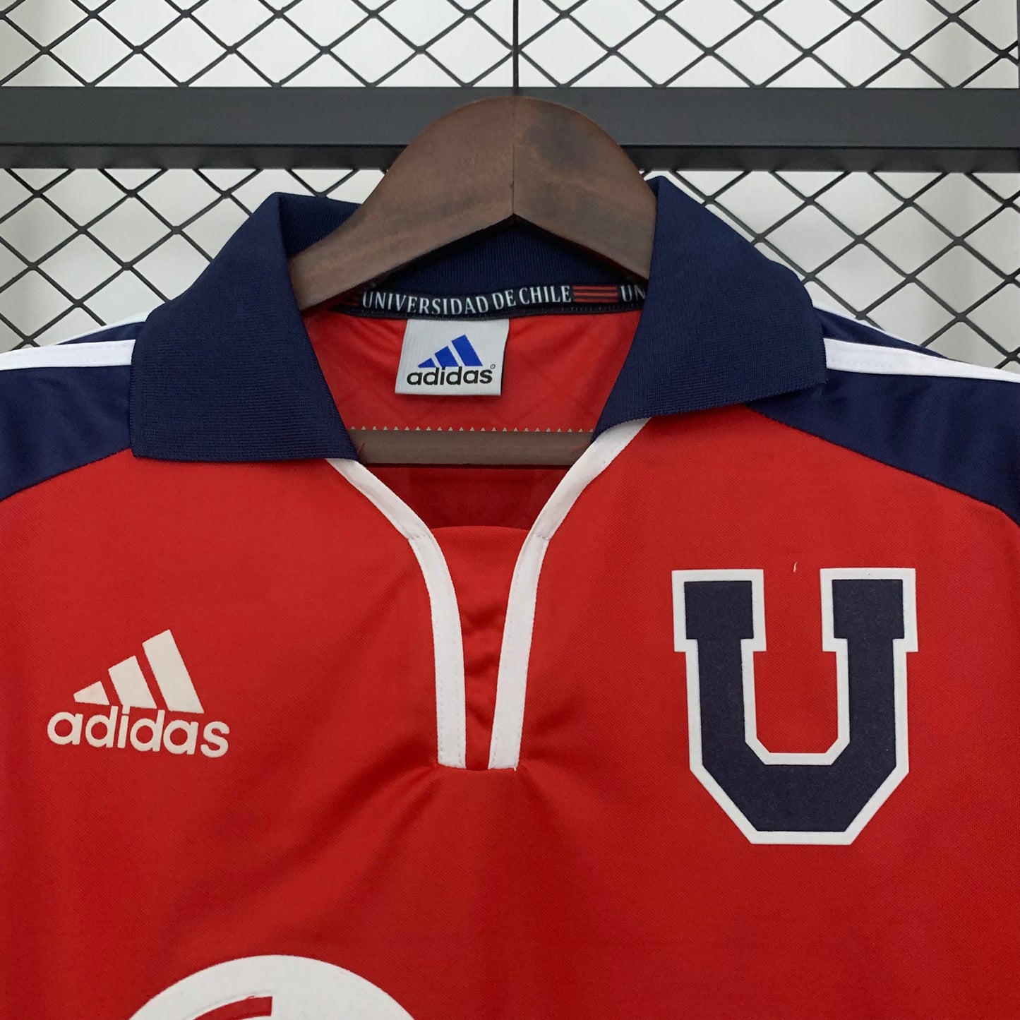 CAMISETA UNIVERSIDAD DE CHILE 2001/02 RETRO VISITA HOMBRE (VERSIÓN FAN)
